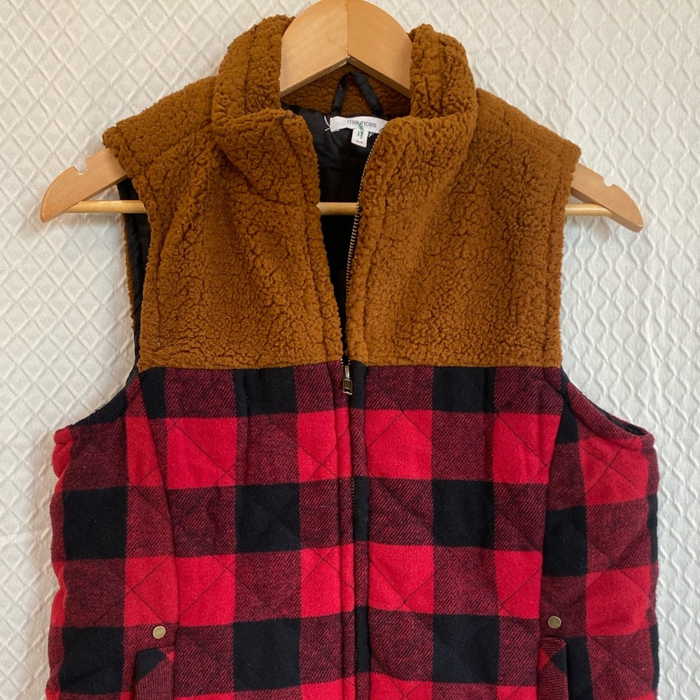 Maurices Plaid Sherpa Vest - Red/Brown/Black. Medium. Zip up. 2 front Pockets.